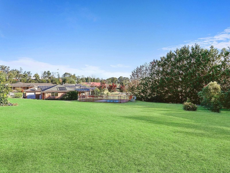 43 Benwerrin Crescent, Grasmere NSW 2570