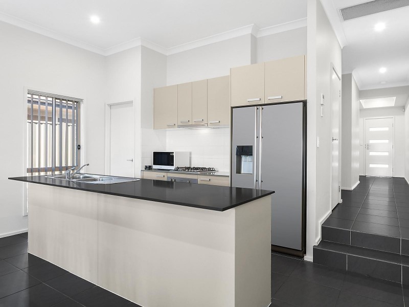 32 Rosella Circuit, Gregory Hills NSW 2557