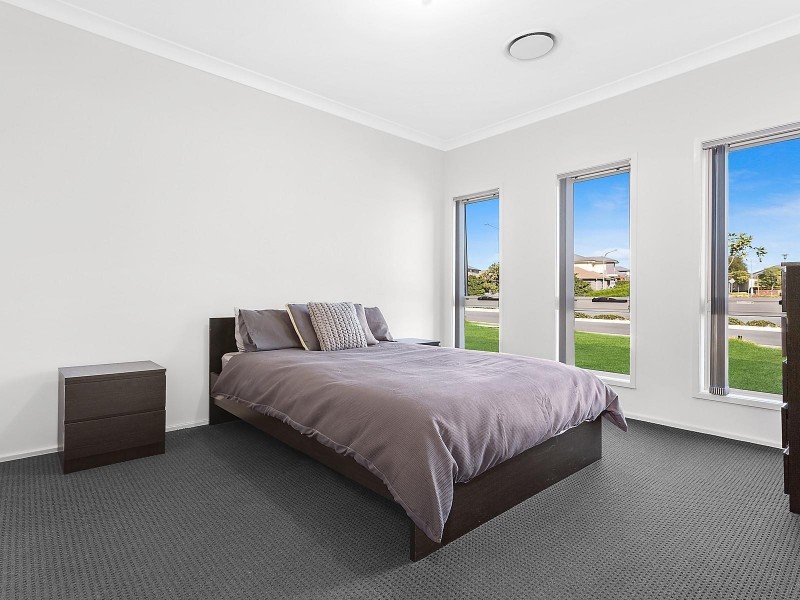 32 Rosella Circuit, Gregory Hills NSW 2557