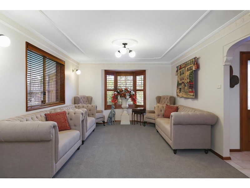 1 Hythe Place, Glen Alpine NSW 2560