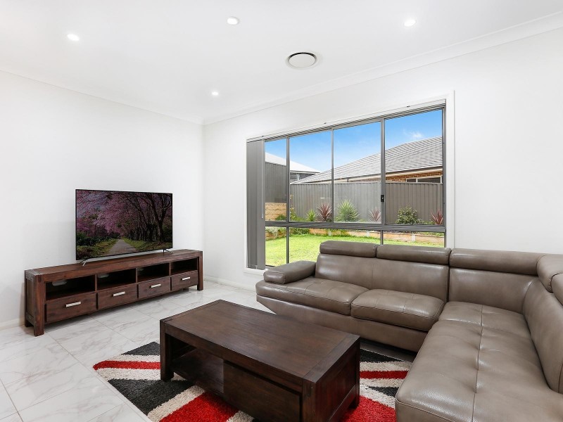 26 Thorpe Circuit, Oran Park NSW 2570
