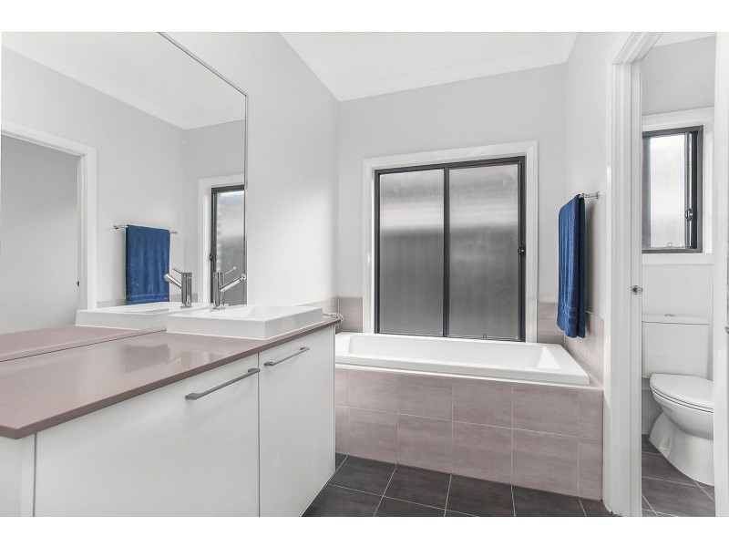 6 Hollows Drive, Oran Park NSW 2570