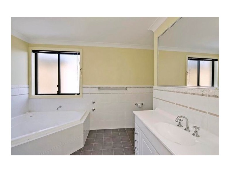 51 William Mannix Avenue, Currans Hill NSW 2567