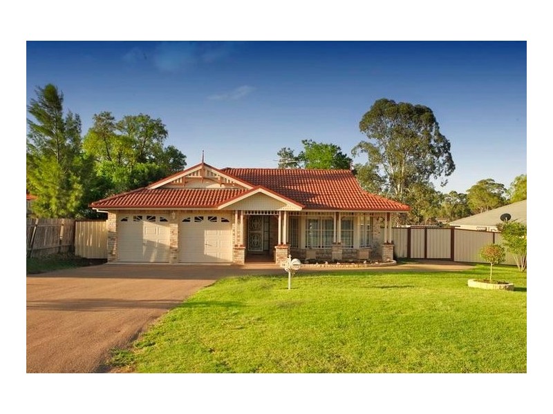 16 Railway Parade, Douglas Park NSW 2569