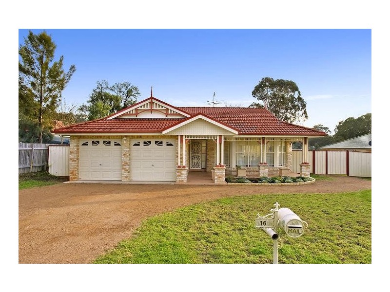 16 Railway Parade, Douglas Park NSW 2569