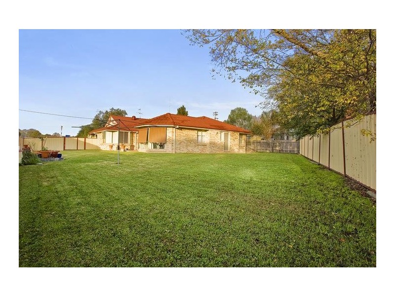 16 Railway Parade, Douglas Park NSW 2569