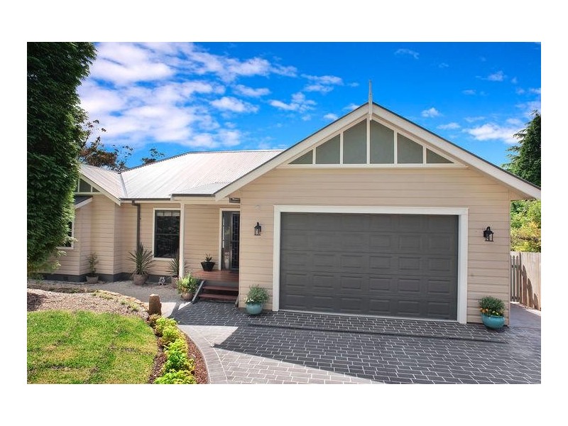 14 Erica Road, Wentworth Falls NSW 2782