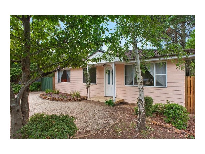 99 Henderson Road, Wentworth Falls NSW 2782