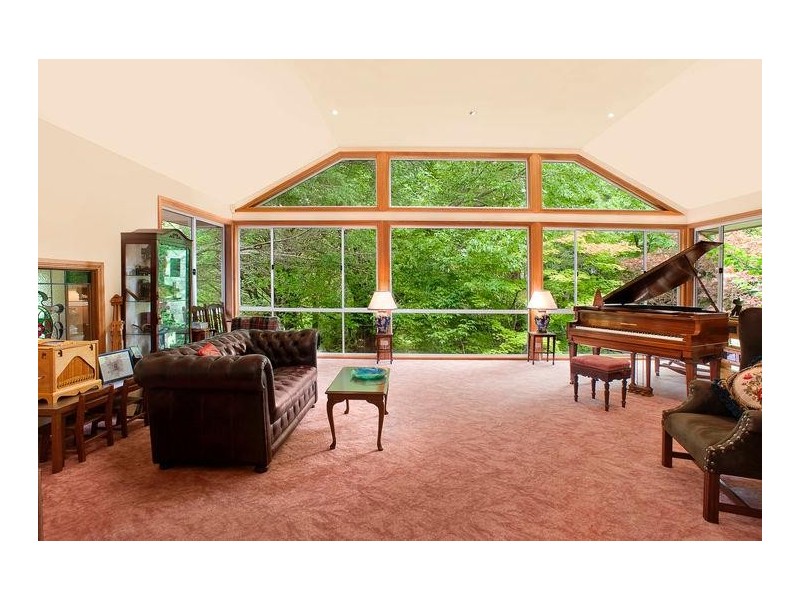 8 Mimosa Avenue, Wentworth Falls NSW 2782