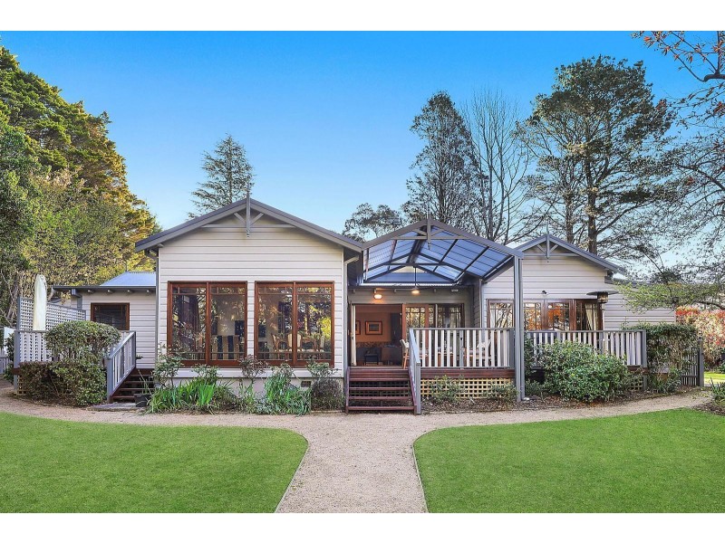 4 Mimosa Avenue, Wentworth Falls NSW 2782