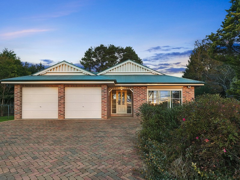 90 Tableland Road, Wentworth Falls NSW 2782