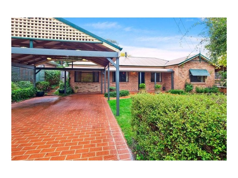 10 Maple Grove, Wentworth Falls NSW 2782