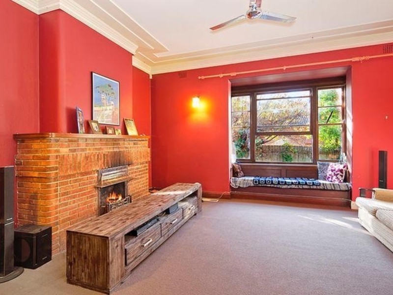 27 Falls Road, Wentworth Falls NSW 2782