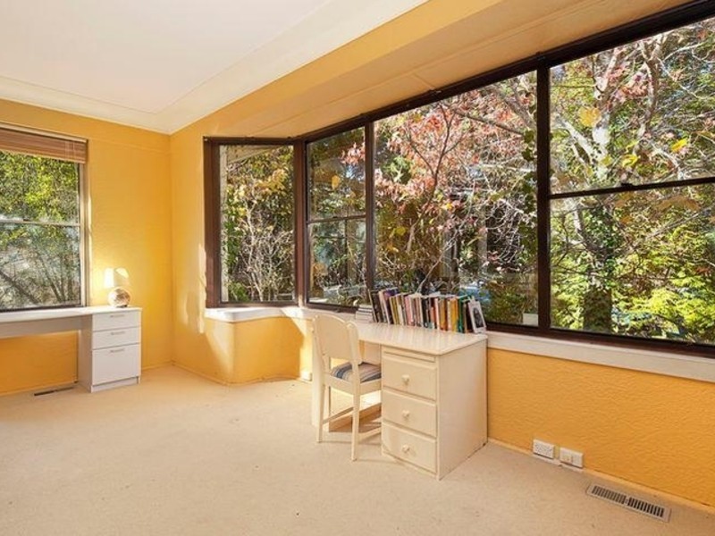 27 Falls Road, Wentworth Falls NSW 2782