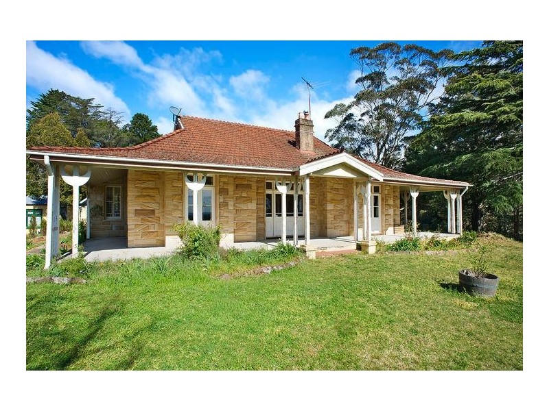 2 Fitzstubbs Avenue, Wentworth Falls NSW 2782