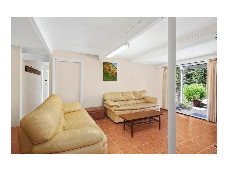 11 Mimosa Avenue, Wentworth Falls NSW 2782