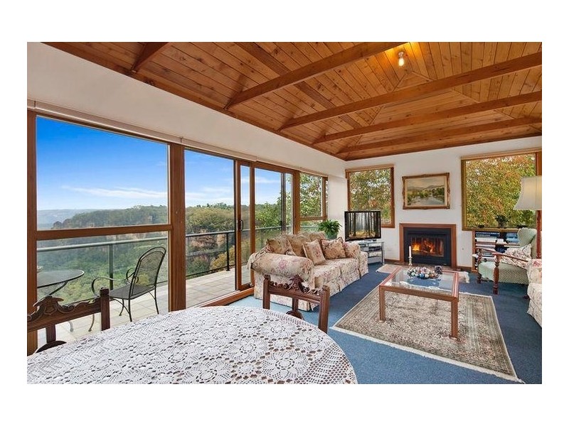 13 Olympian Parade, Leura NSW 2780