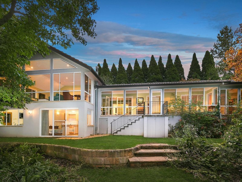 8 Mimosa Avenue, Wentworth Falls NSW 2782