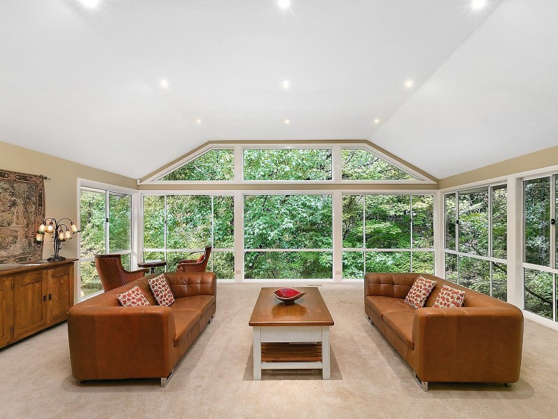 8 Mimosa Avenue, Wentworth Falls NSW 2782