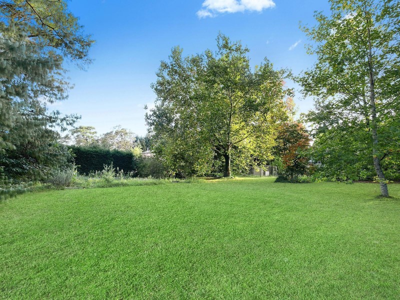 8 Mimosa Avenue, Wentworth Falls NSW 2782