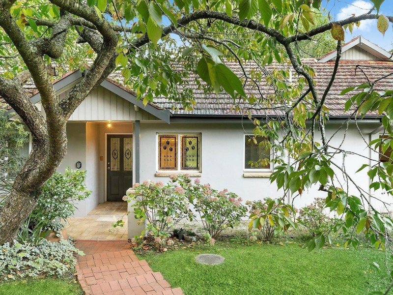 8 Mimosa Avenue, Wentworth Falls NSW 2782