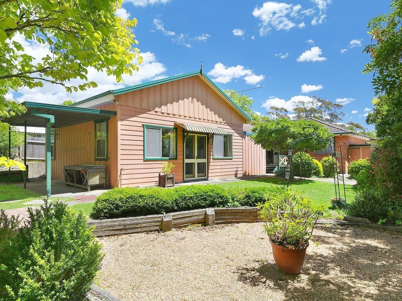 28 Armstrong Street, Wentworth Falls NSW 2782