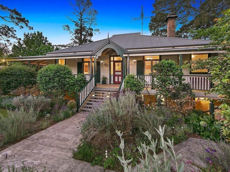 15 Badgerys Crescent, Lawson NSW 2783