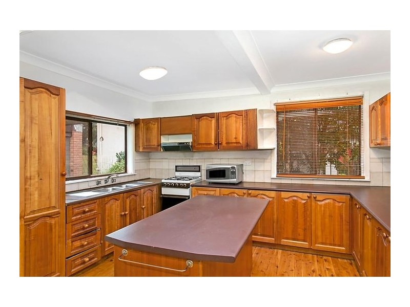 8 Central Street, Wentworth Falls NSW 2782