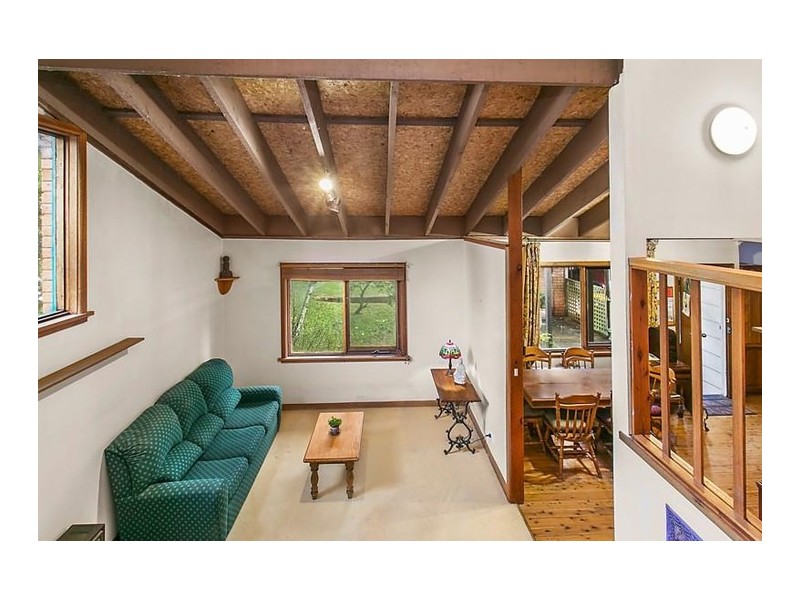 8 Central Street, Wentworth Falls NSW 2782