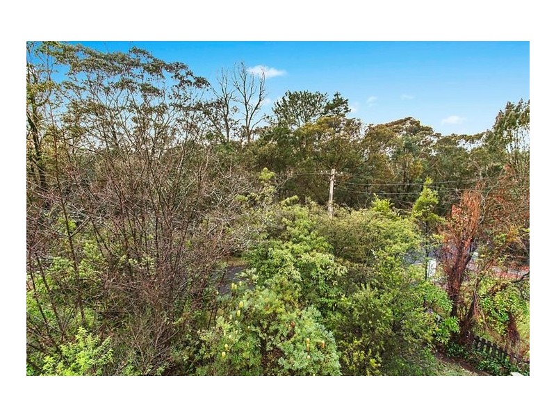 8 Central Street, Wentworth Falls NSW 2782
