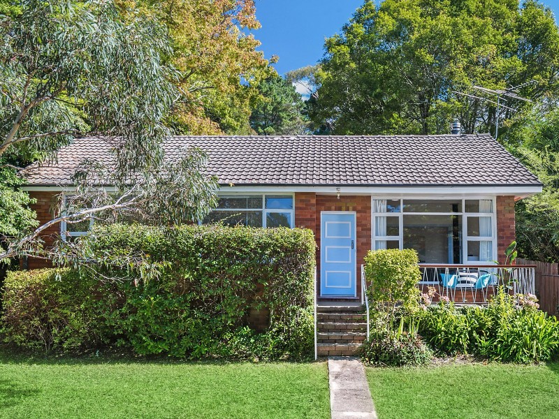 29 Falls Road, Wentworth Falls NSW 2782
