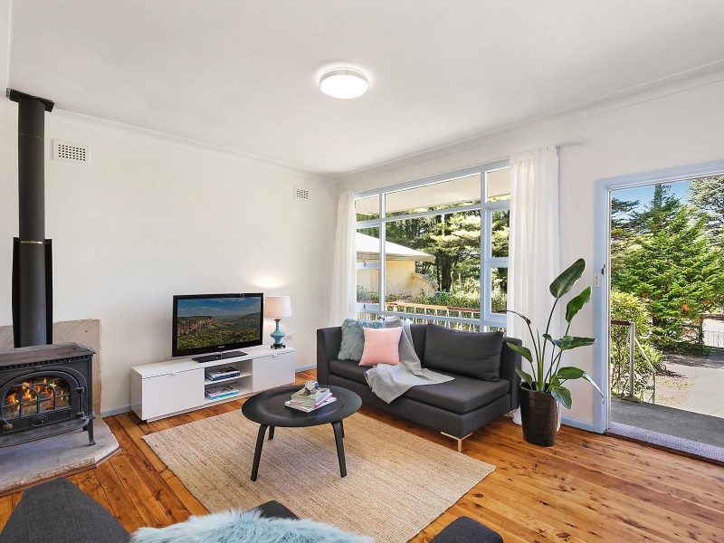 29 Falls Road, Wentworth Falls NSW 2782