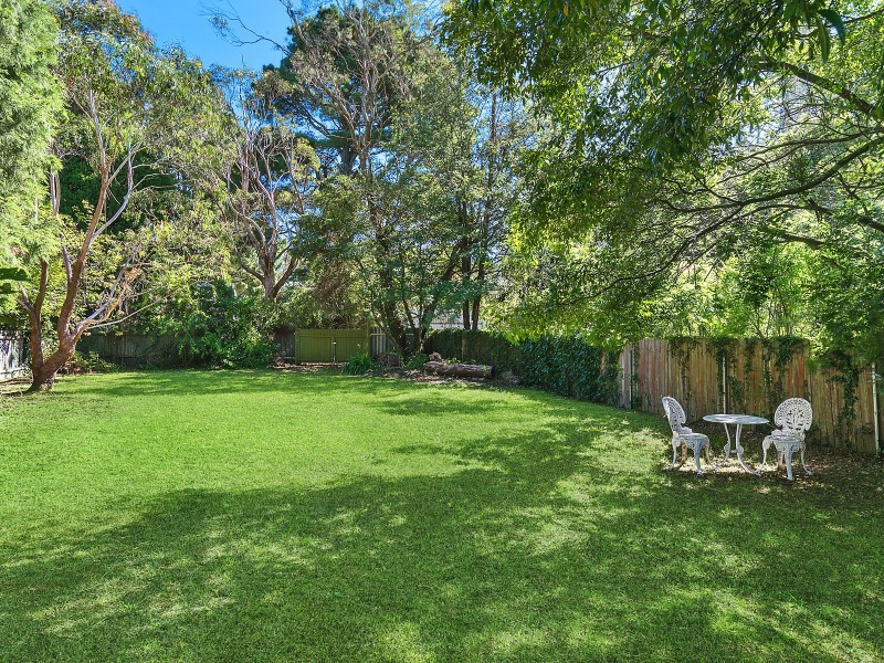 29 Falls Road, Wentworth Falls NSW 2782