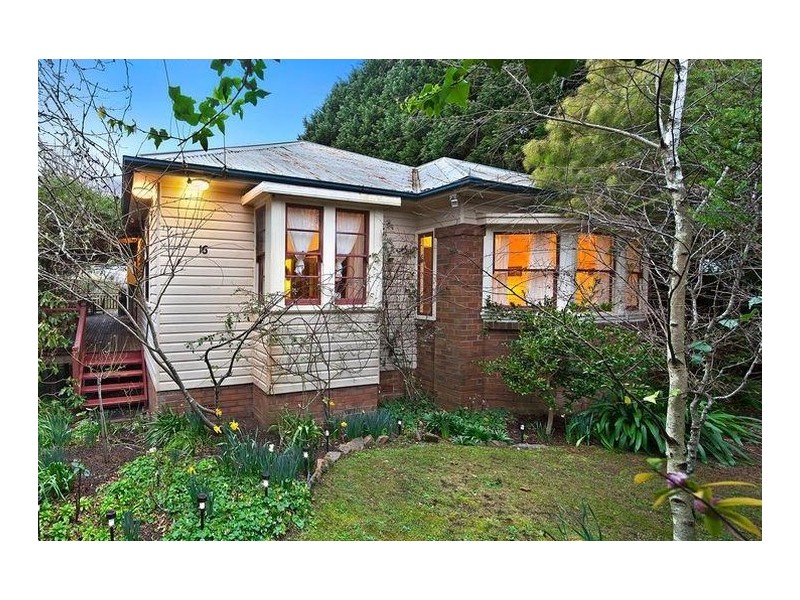 16 Warne Street, Katoomba NSW 2780