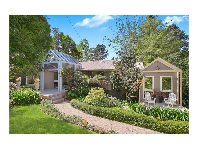 27 McLaughlin Avenue, Wentworth Falls NSW 2782
