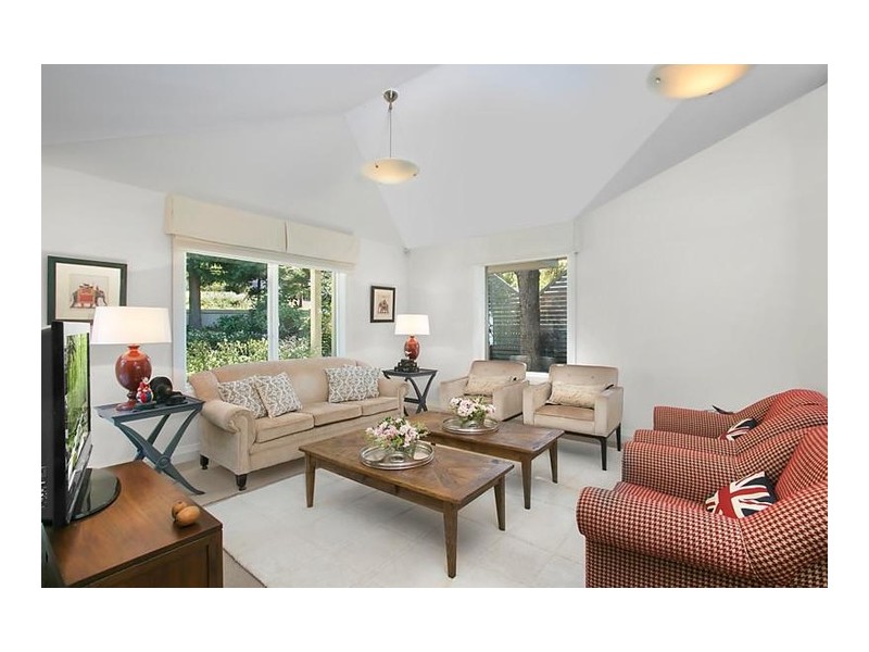 27 McLaughlin Avenue, Wentworth Falls NSW 2782