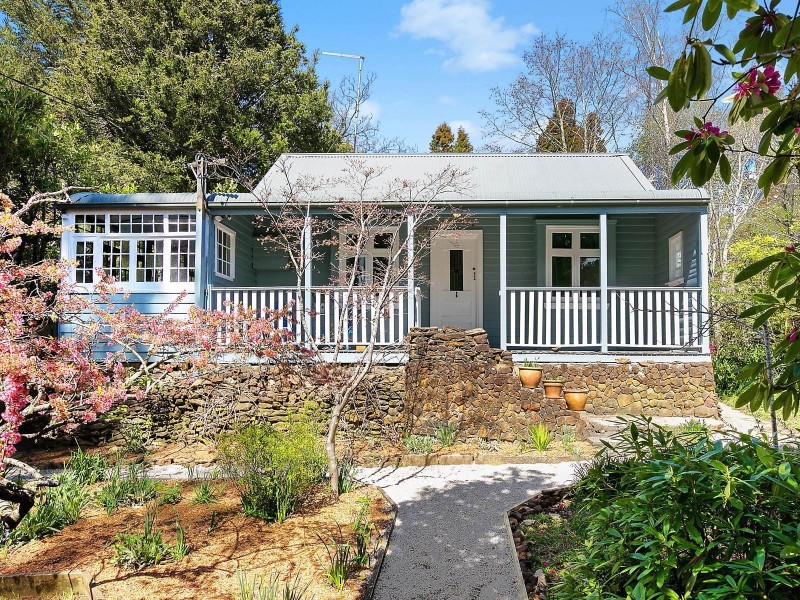 62 Backhouse Street, Wentworth Falls NSW 2782
