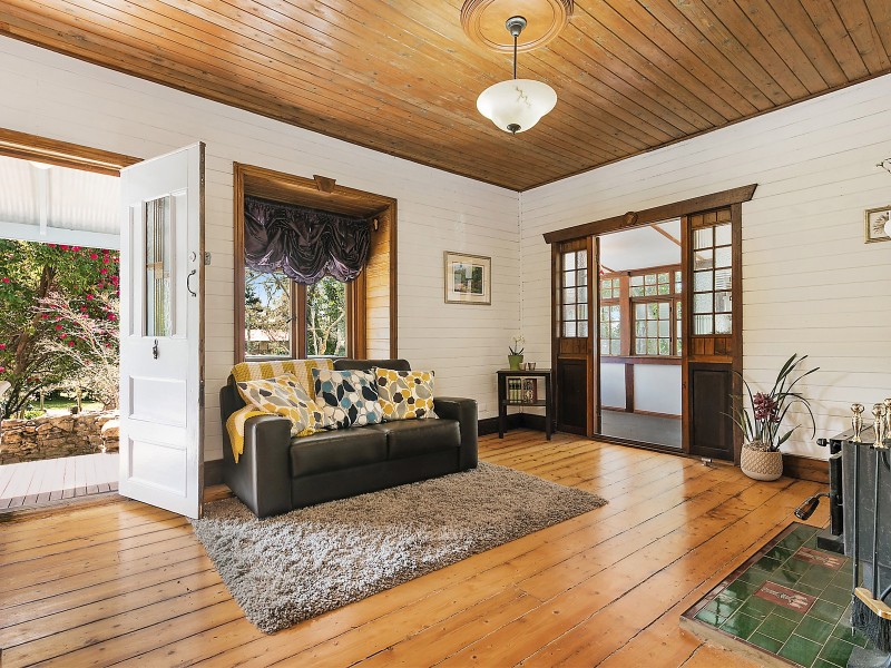 62 Backhouse Street, Wentworth Falls NSW 2782