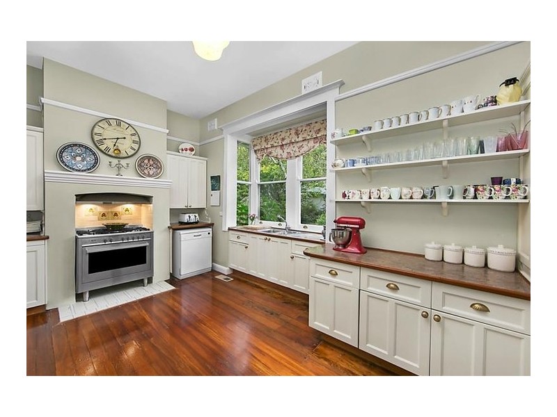 147 Falls Road, Wentworth Falls NSW 2782