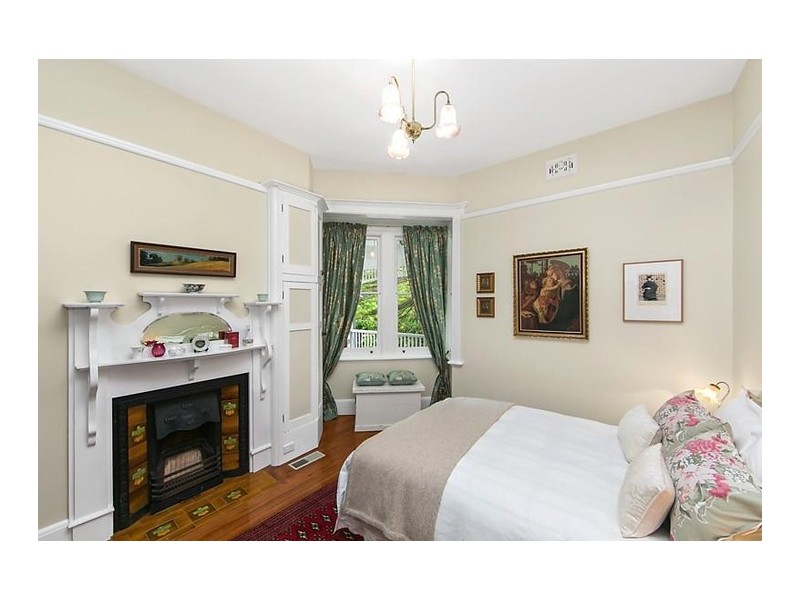 147 Falls Road, Wentworth Falls NSW 2782