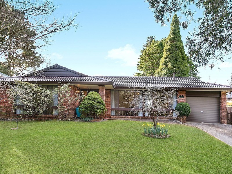 19 Beatty Road, Wentworth Falls NSW 2782