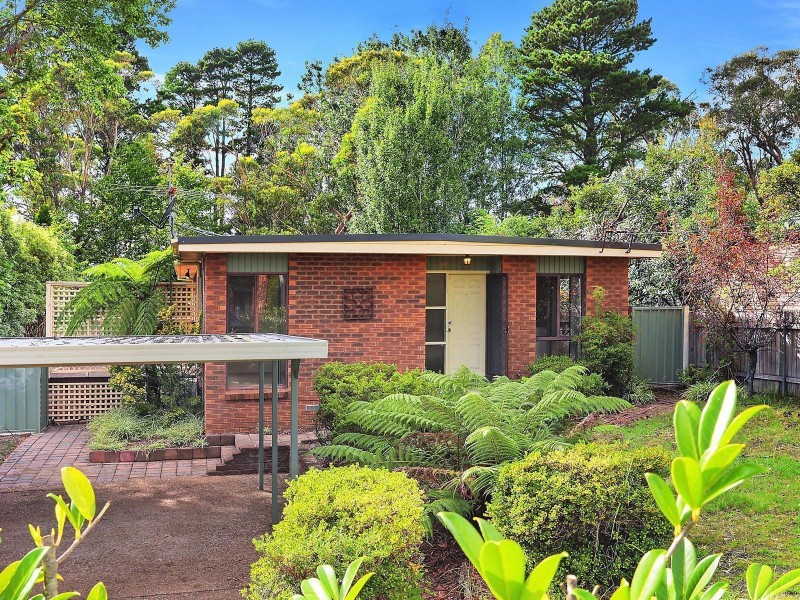 15 Canberra Street, Wentworth Falls NSW 2782
