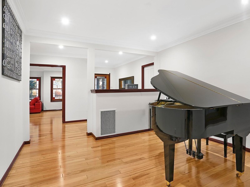 11 Waratah Road, Wentworth Falls NSW 2782