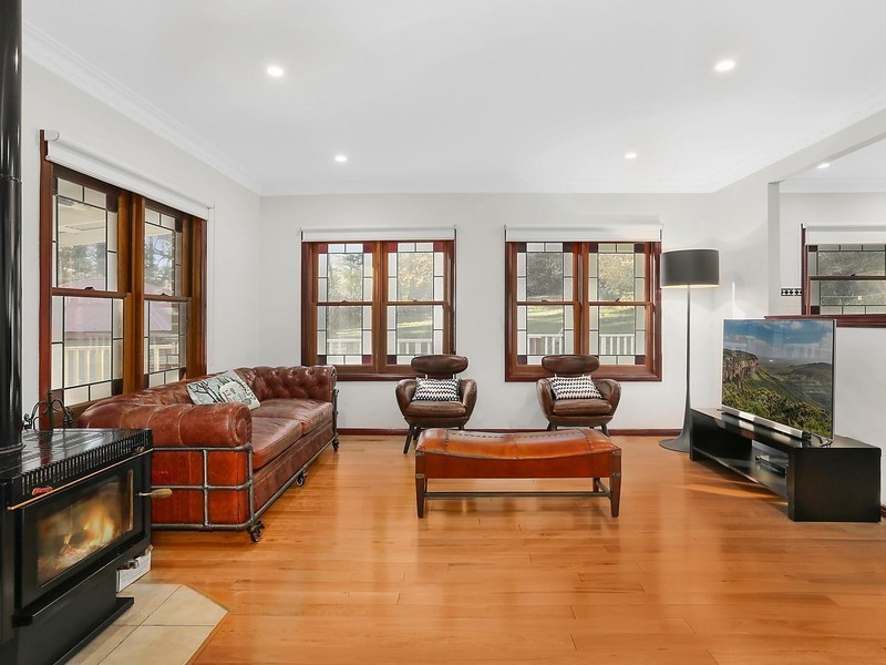 11 Waratah Road, Wentworth Falls NSW 2782