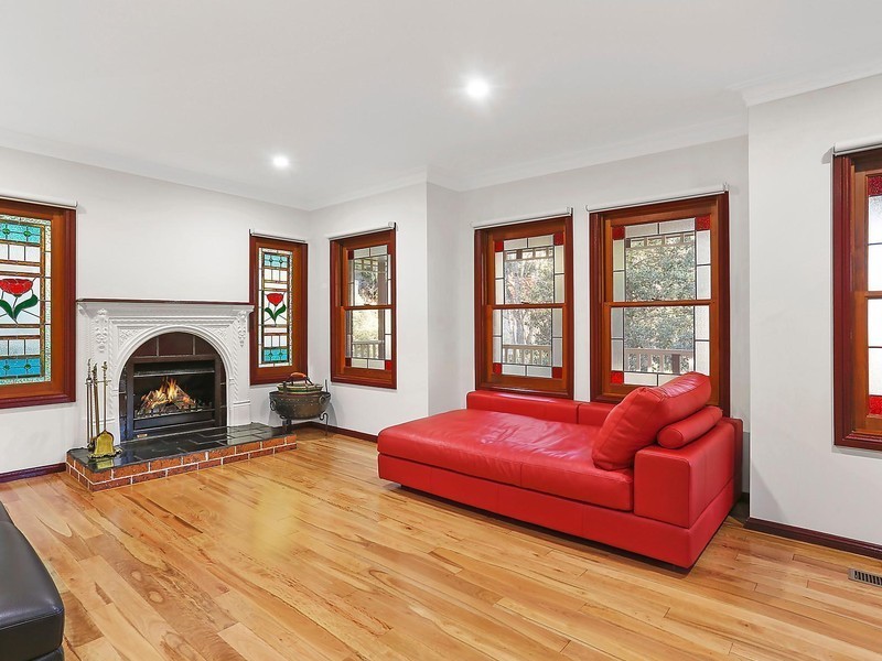 11 Waratah Road, Wentworth Falls NSW 2782