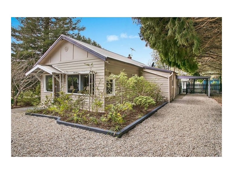 8 Russell Road, Leura NSW 2780