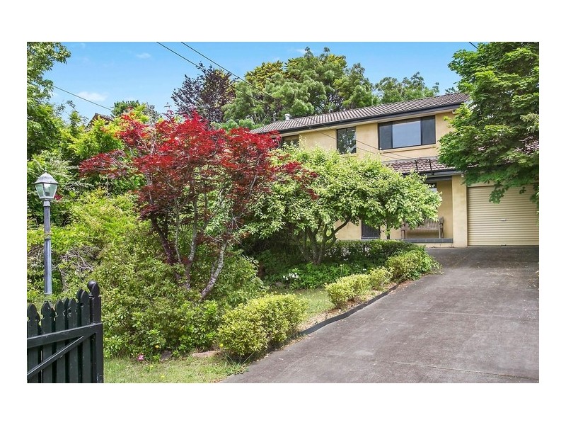 15 Mimosa Avenue, Wentworth Falls NSW 2782