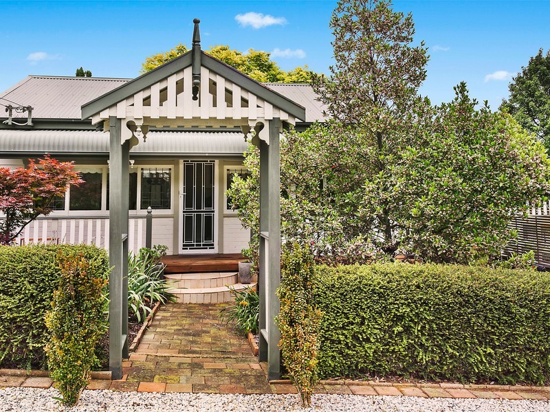 29 Bourne Street, Wentworth Falls NSW 2782