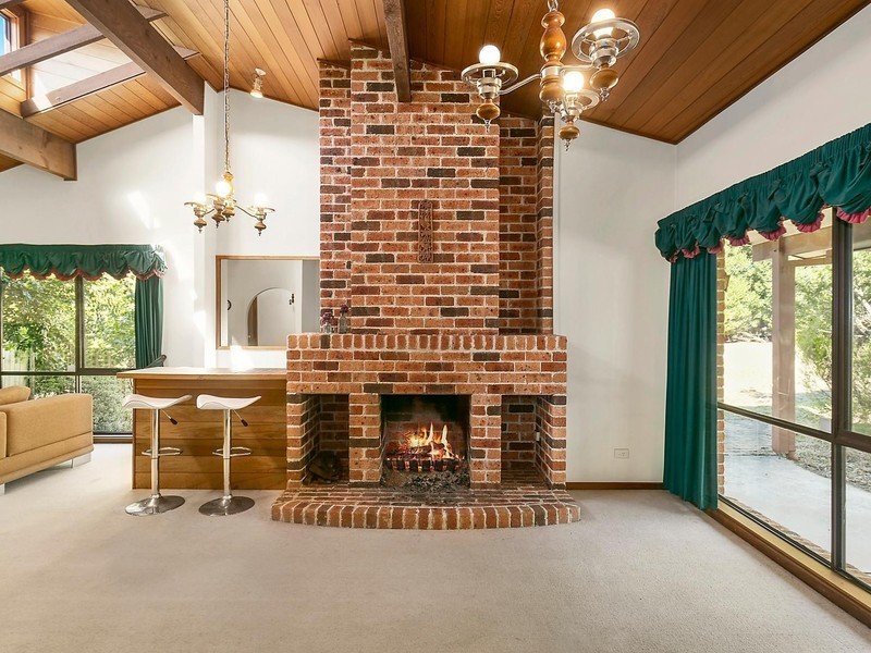 15 Chester Road, Wentworth Falls NSW 2782