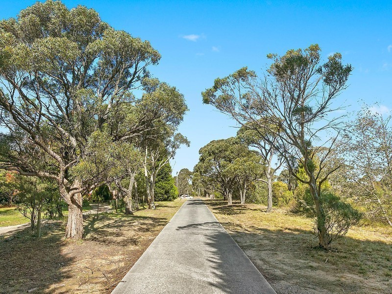 15 Chester Road, Wentworth Falls NSW 2782